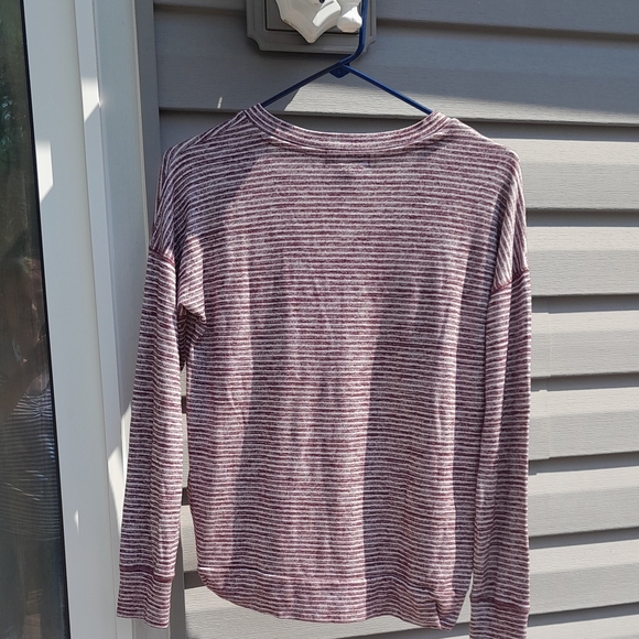 Kirkland Signature Women's S/P V-Neck Sweater - Burgundy and White - Picture 3 of 3